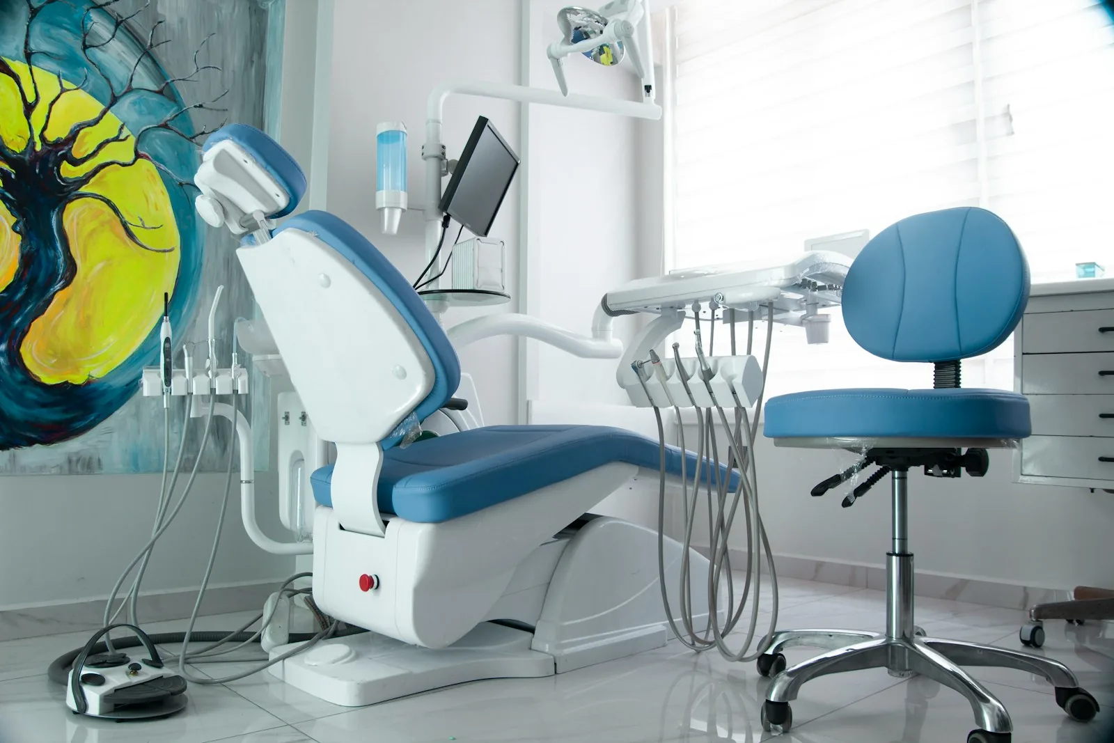 Dental clinic treatment chair