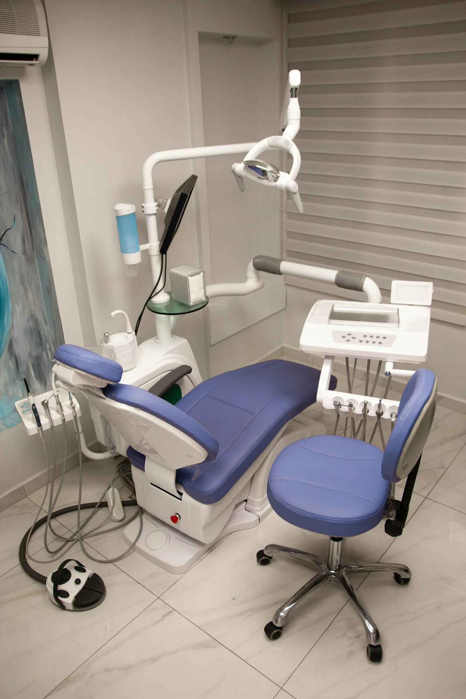 Dental equipment and sterile instruments